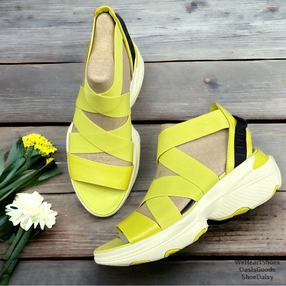 NIB Sorel Explorer Blitz Multistrap Sport Sandal Bolt Bolt Hint Neon Yellow - Picture 1 of 16